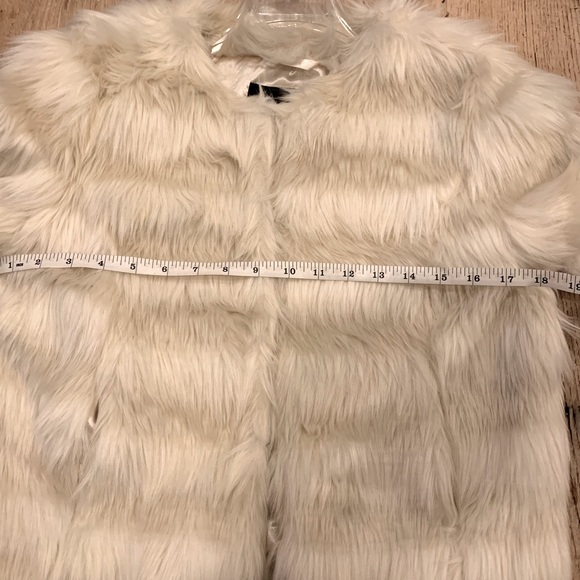 Short Faux fur jacket - Picture 7 of 8